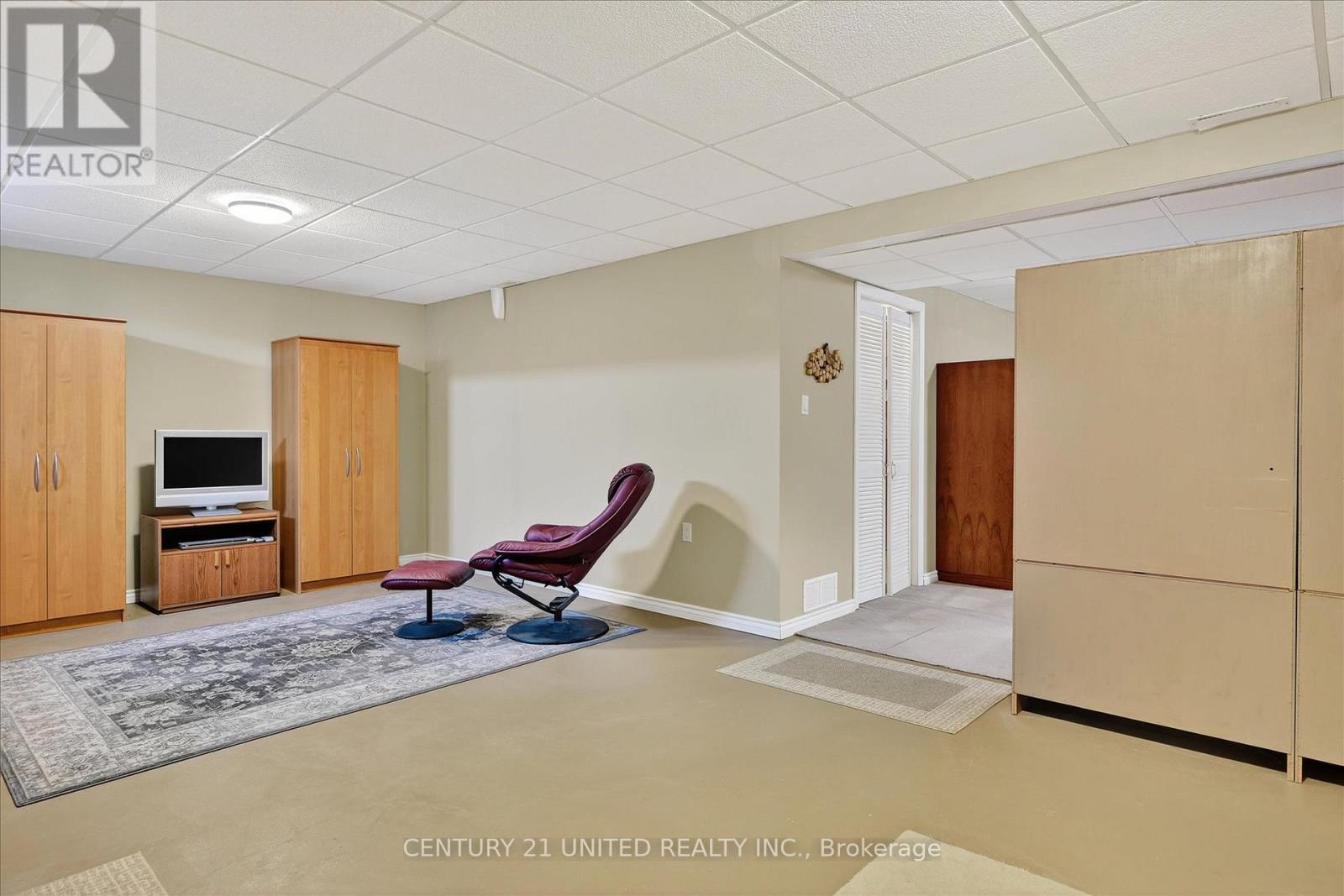 6 Village Crescent, Peterborough (Otonabee Ward 1), Ontario  K9J 8S7 - Photo 22 - X12486284