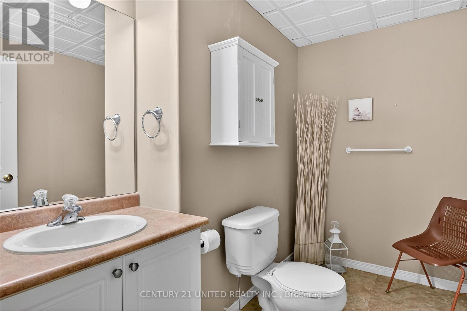 6 Village Crescent, Peterborough (Otonabee Ward 1), Ontario  K9J 8S7 - Photo 24 - X12486284