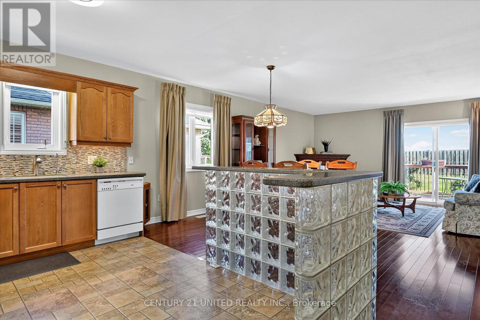 6 Village Crescent, Peterborough (Otonabee Ward 1), Ontario  K9J 8S7 - Photo 7 - X12486284