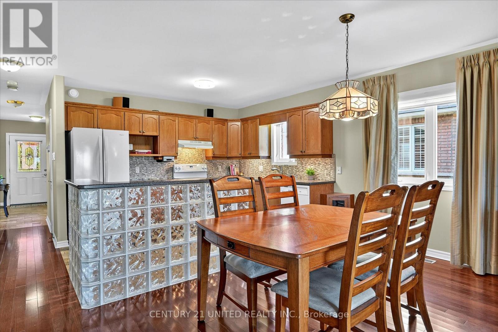 6 Village Crescent, Peterborough (Otonabee Ward 1), Ontario  K9J 8S7 - Photo 9 - X12486284