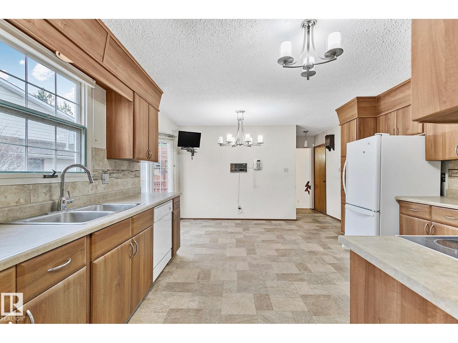 186 Willow Wy Nw, Edmonton, Alberta  T5T 1C8 - Photo 3 - E4463781