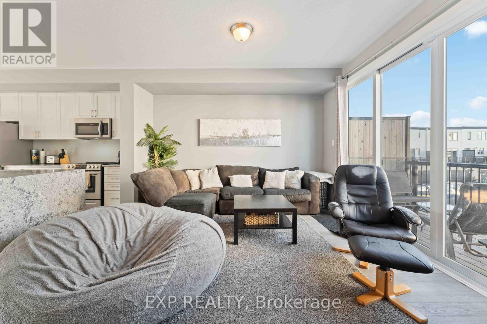 829 Mikinak Road, Ottawa, Ontario  K1K 4Z9 - Photo 10 - X12486215