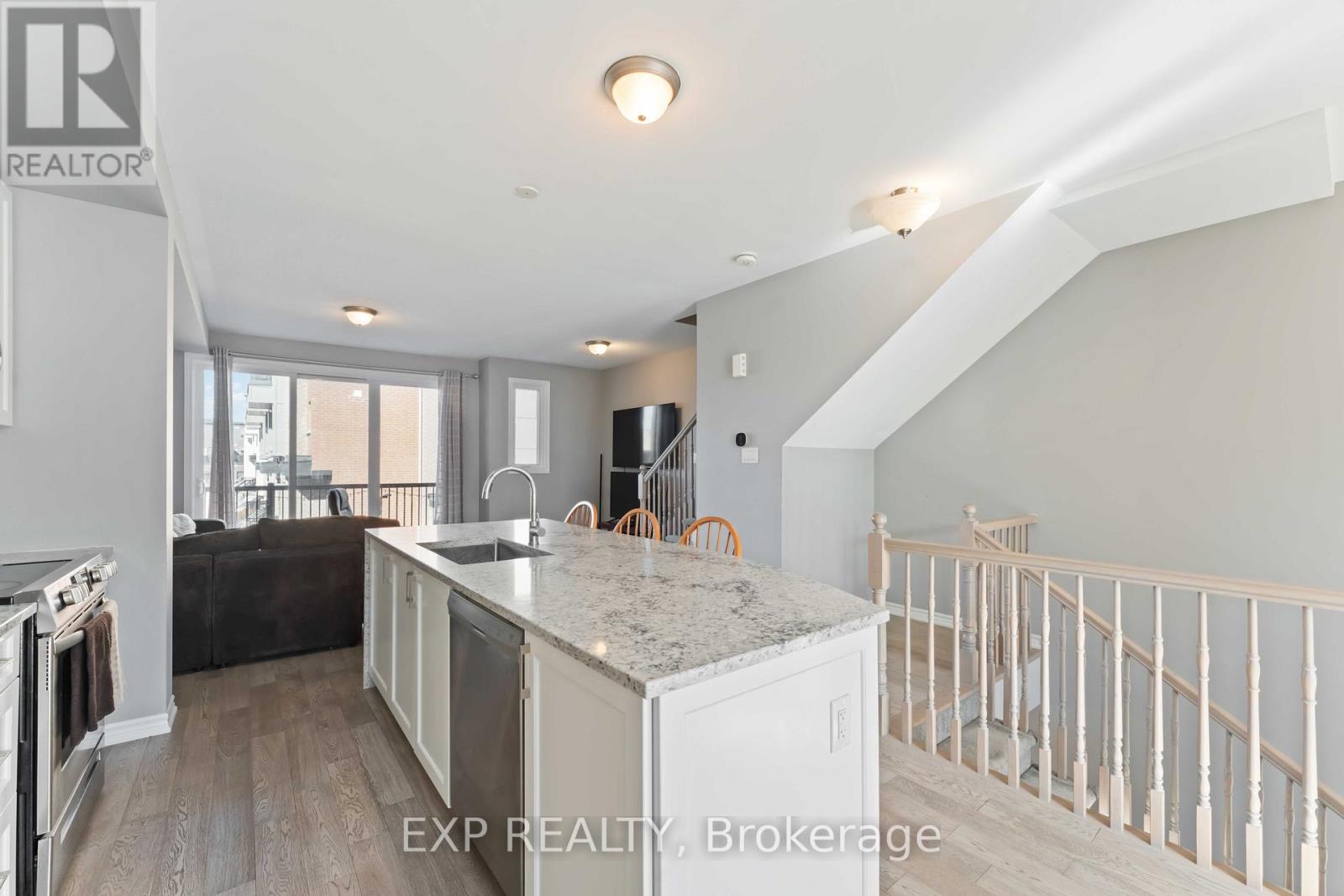 829 Mikinak Road, Ottawa, Ontario  K1K 4Z9 - Photo 18 - X12486215