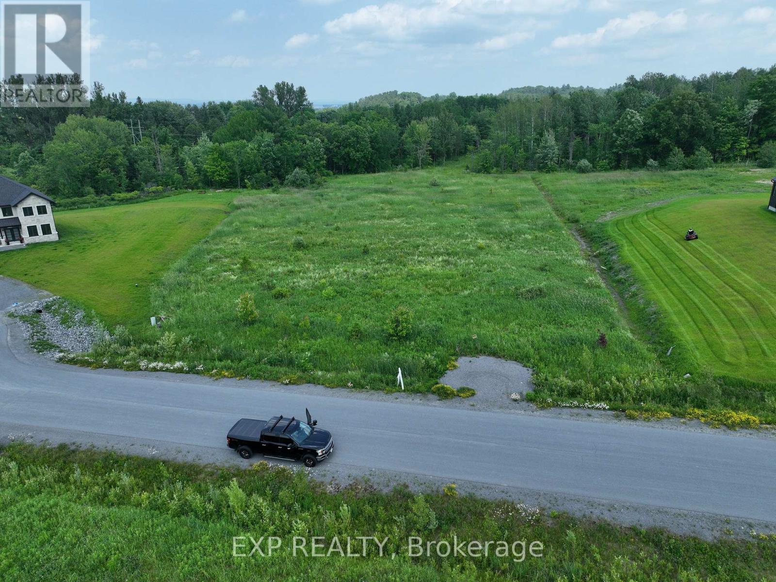 26 Nirmala Drive, Ottawa, Ontario  K4C 0B2 - Photo 3 - X12486242