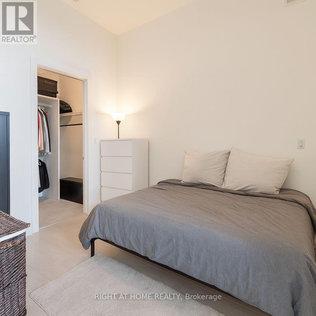 725 - 20 Bruyeres Mews, Toronto, Ontario  M5V 0G8 - Photo 4 - C12486141