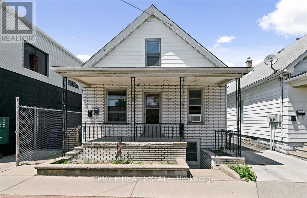 Unknown Address, ,     - Photo 1 - X12484420