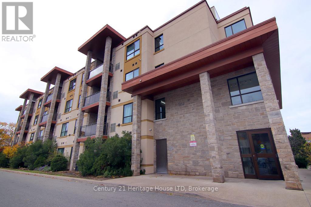 404 - 26 Wellington Street, St. Catharines (Downtown), Ontario  L2R 5P8 - Photo 2 - X12486194