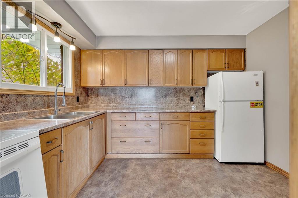 18 Kingston Crescent, Kitchener, Ontario  N2B 2T7 - Photo 10 - 40782248