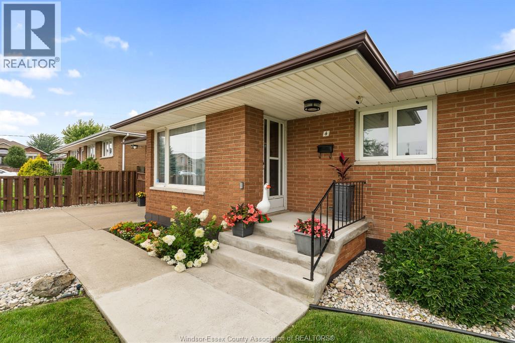 4 Douglas Avenue, Leamington, Ontario  N8H 2G2 - Photo 2 - 25025907