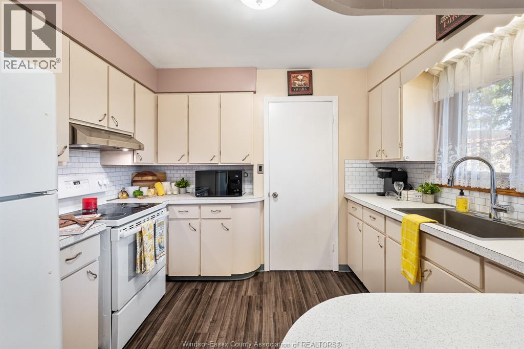 4 Douglas Avenue, Leamington, Ontario  N8H 2G2 - Photo 10 - 25025907