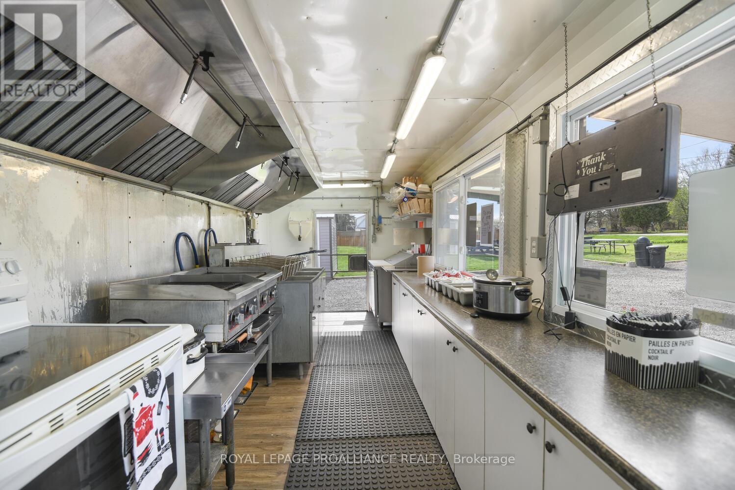 12 Riverview Crescent, Prescott, Ontario  K0E 1T1 - Photo 10 - X12486187