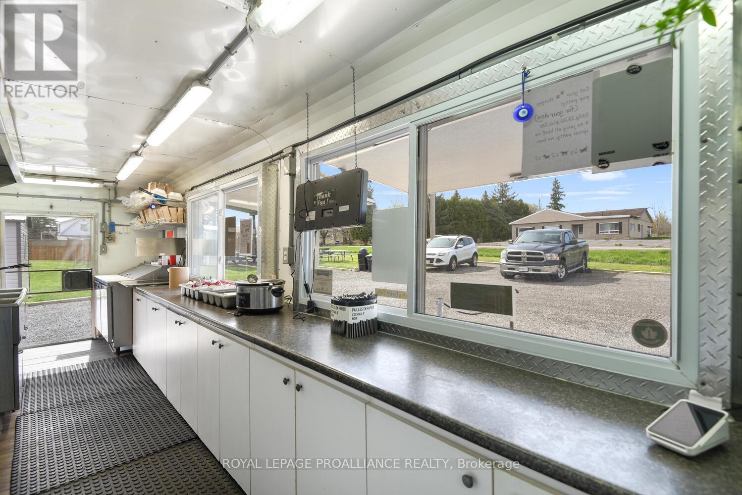 12 Riverview Crescent, Prescott, Ontario  K0E 1T1 - Photo 11 - X12486187