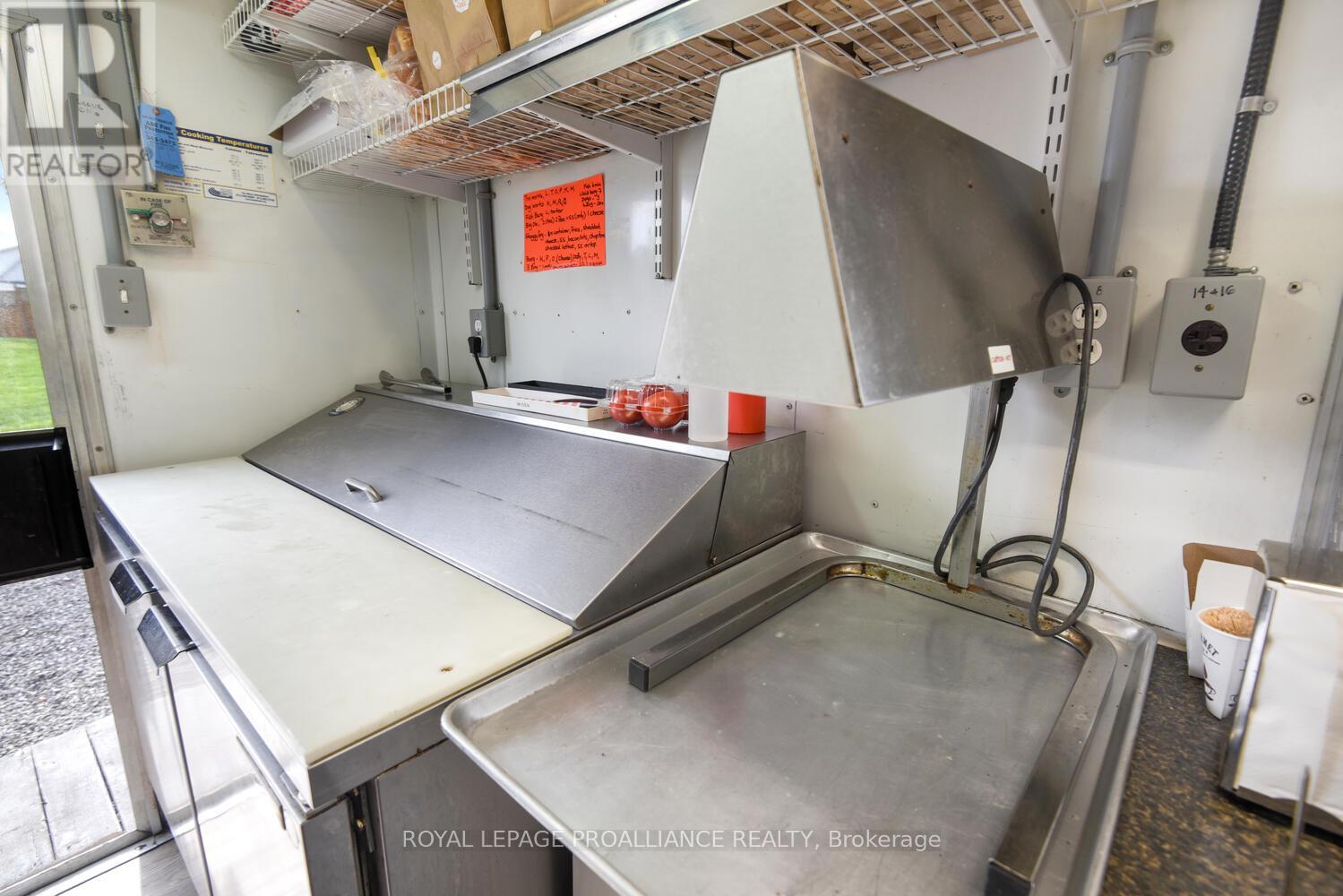 12 Riverview Crescent, Prescott, Ontario  K0E 1T1 - Photo 14 - X12486187