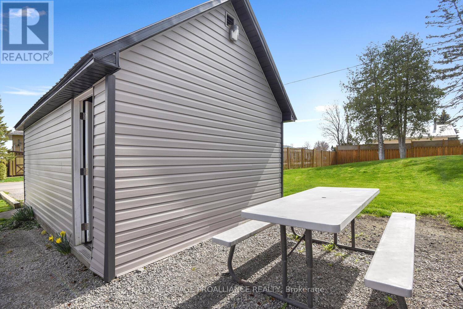 12 Riverview Crescent, Prescott, Ontario  K0E 1T1 - Photo 17 - X12486187