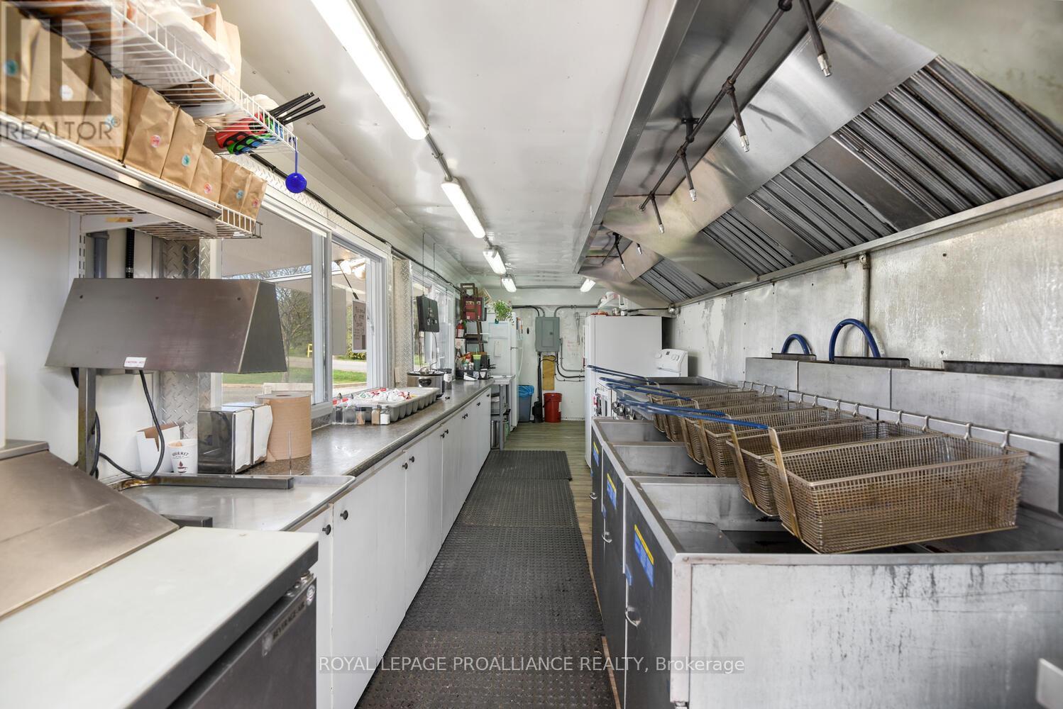 12 Riverview Crescent, Prescott, Ontario  K0E 1T1 - Photo 8 - X12486187