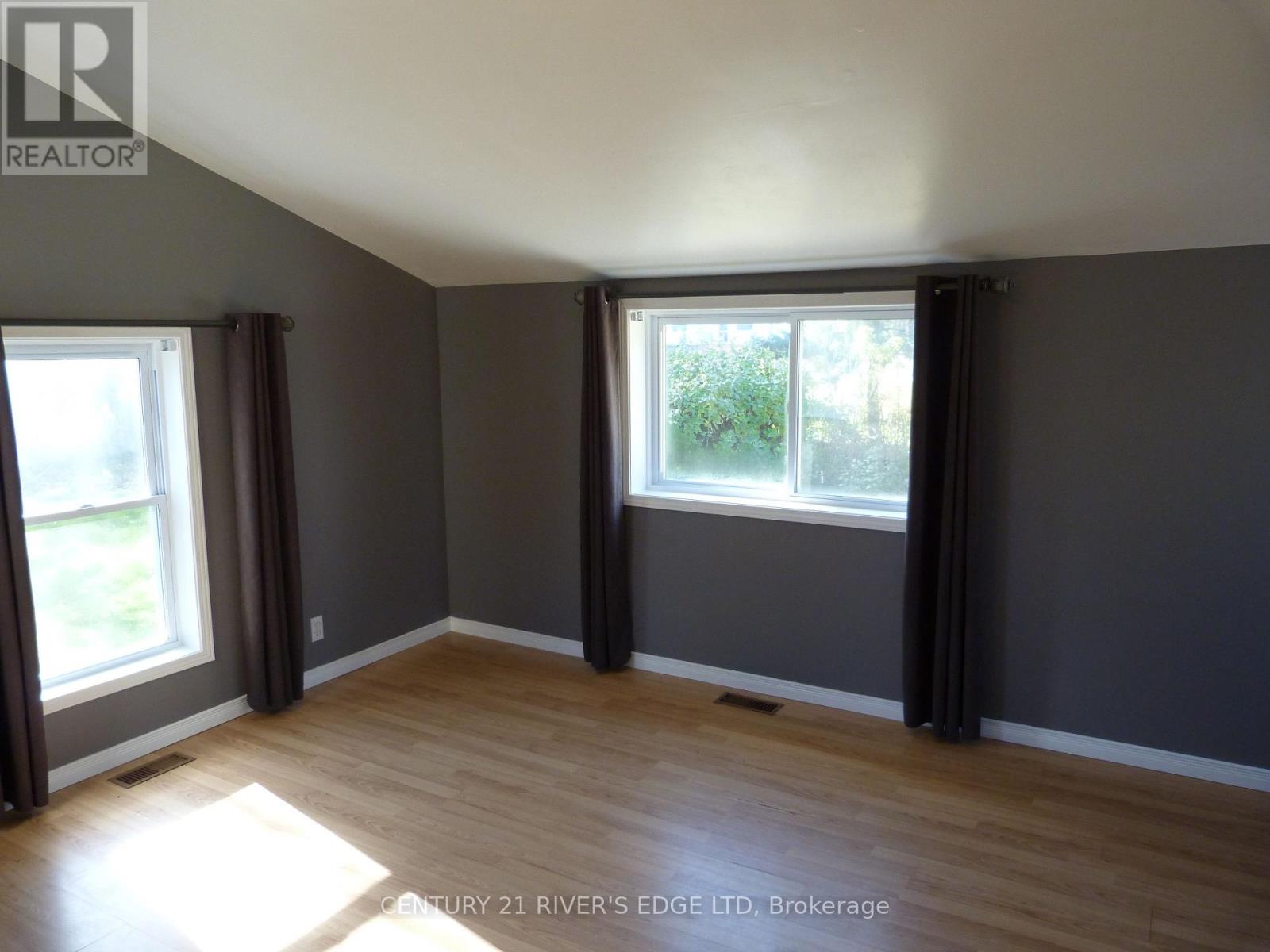 468 Gladstone Street N, North Dundas, Ontario  K0C 2K0 - Photo 10 - X12486296