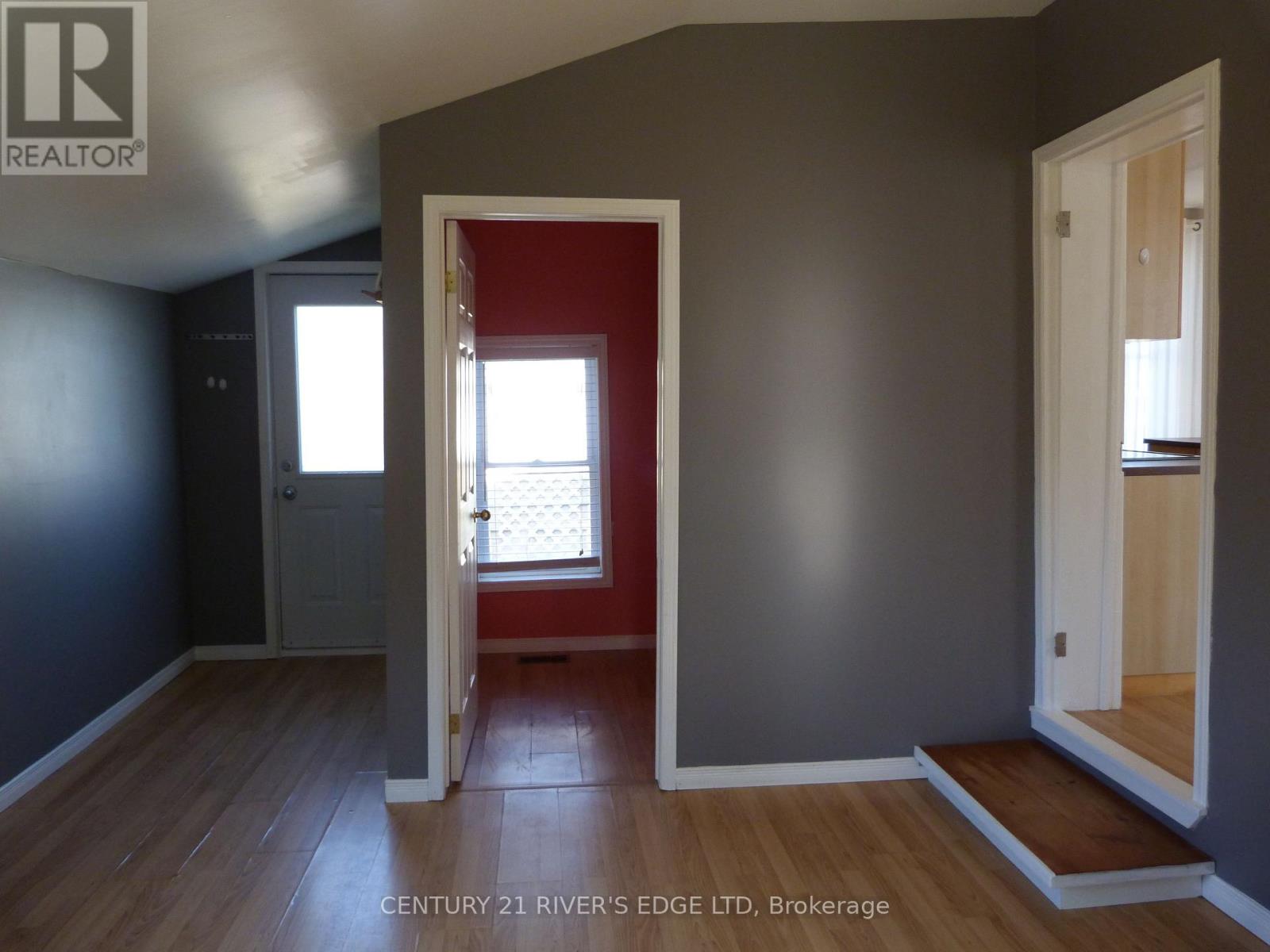 468 Gladstone Street N, North Dundas, Ontario  K0C 2K0 - Photo 11 - X12486296