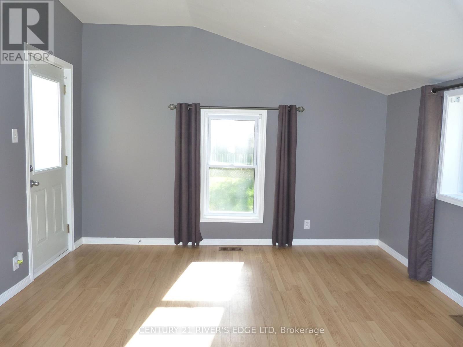 468 Gladstone Street N, North Dundas, Ontario  K0C 2K0 - Photo 9 - X12486296