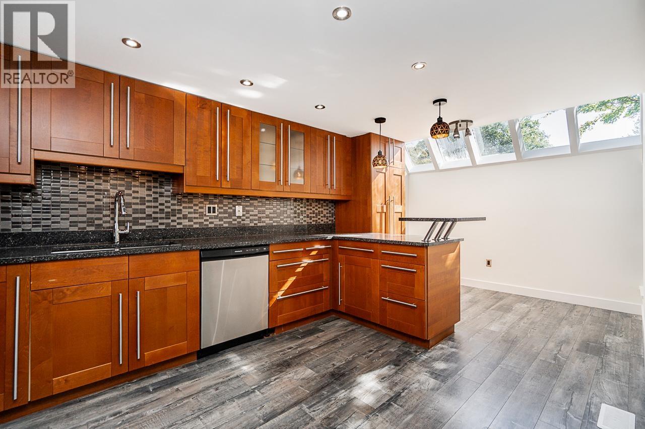 8561 Flowering Place, Burnaby, British Columbia  V5A 4B4 - Photo 11 - R3052632