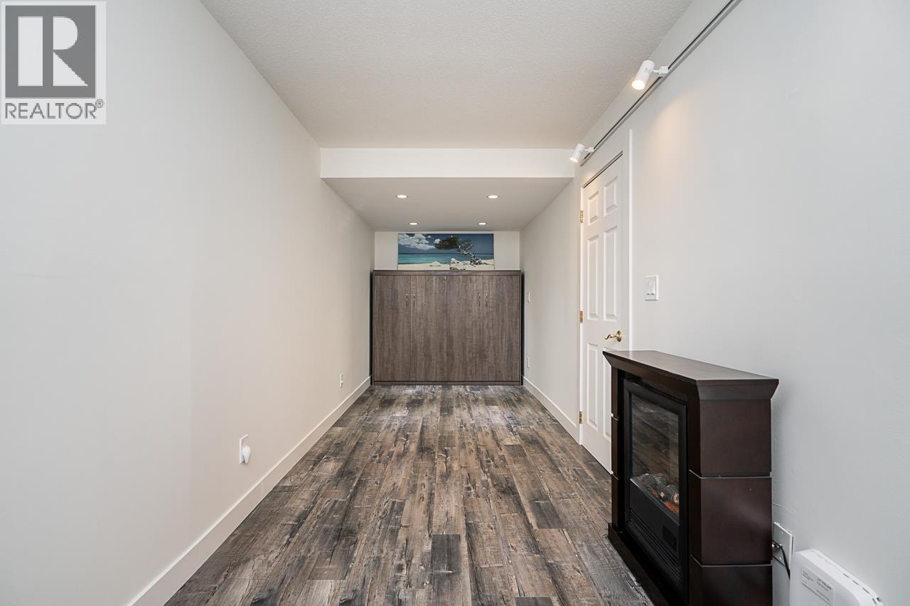 8561 Flowering Place, Burnaby, British Columbia  V5A 4B4 - Photo 4 - R3052632