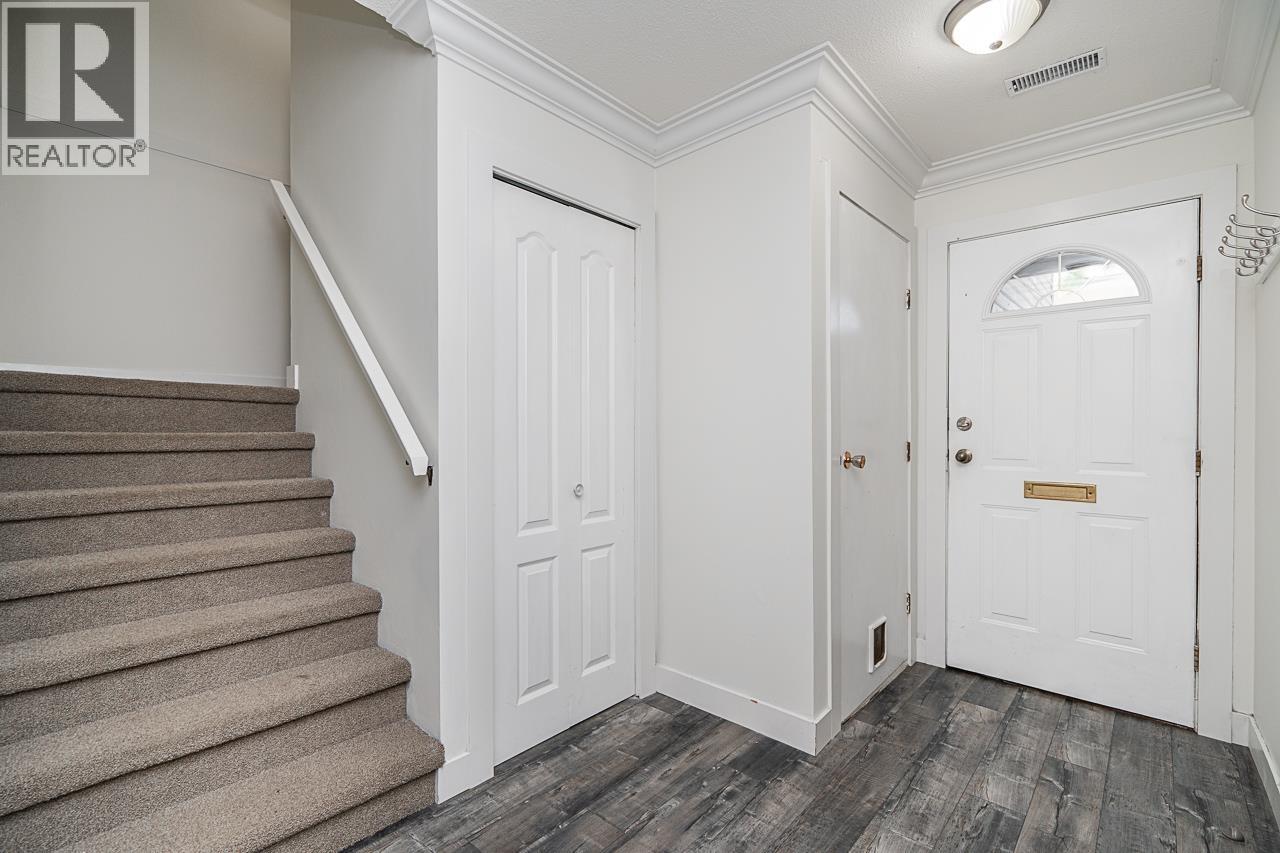 8561 Flowering Place, Burnaby, British Columbia  V5A 4B4 - Photo 3 - R3052632