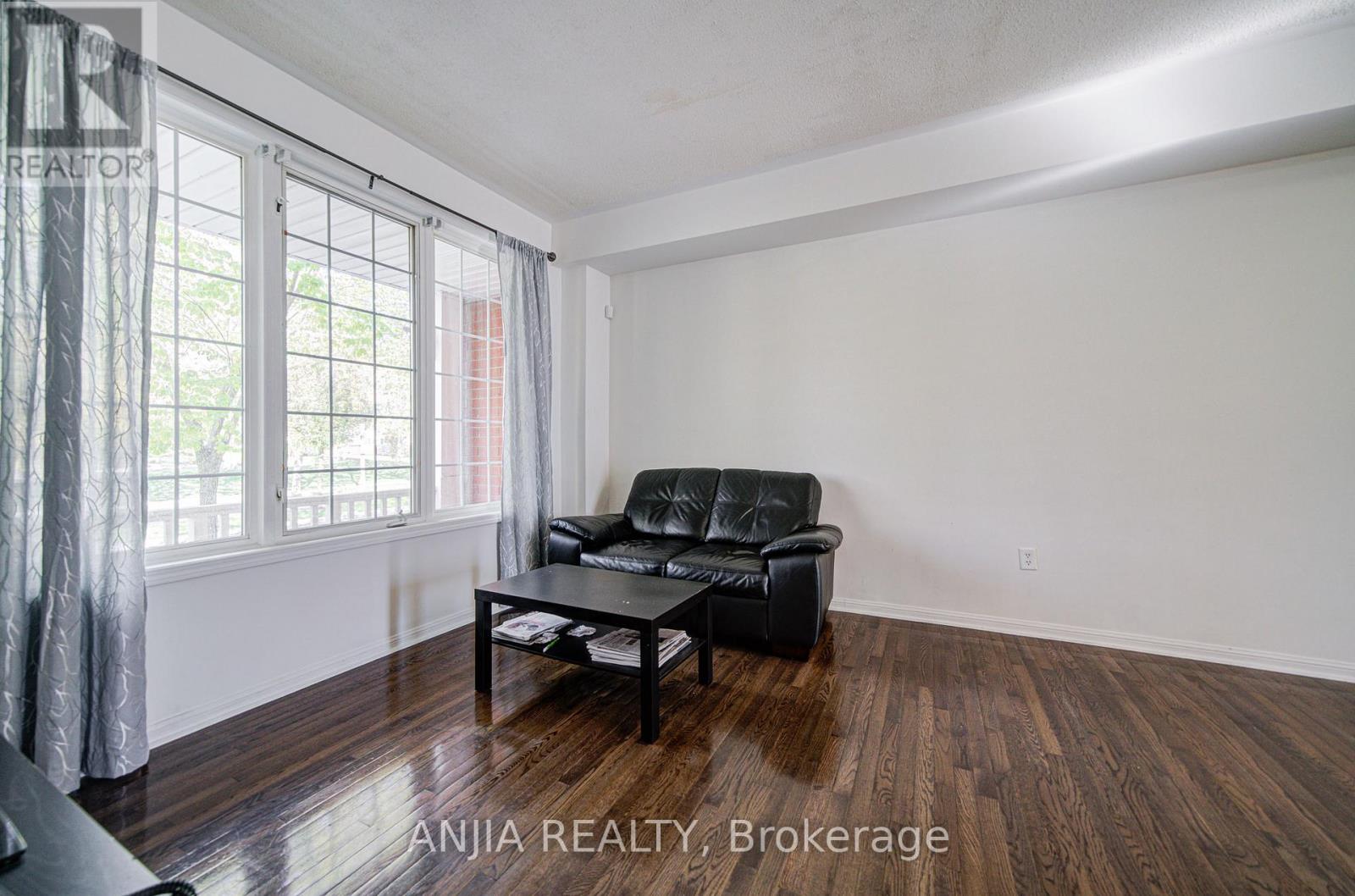 81 White's Hill Avenue, Markham, Ontario  L6B 1C2 - Photo 14 - N12486128