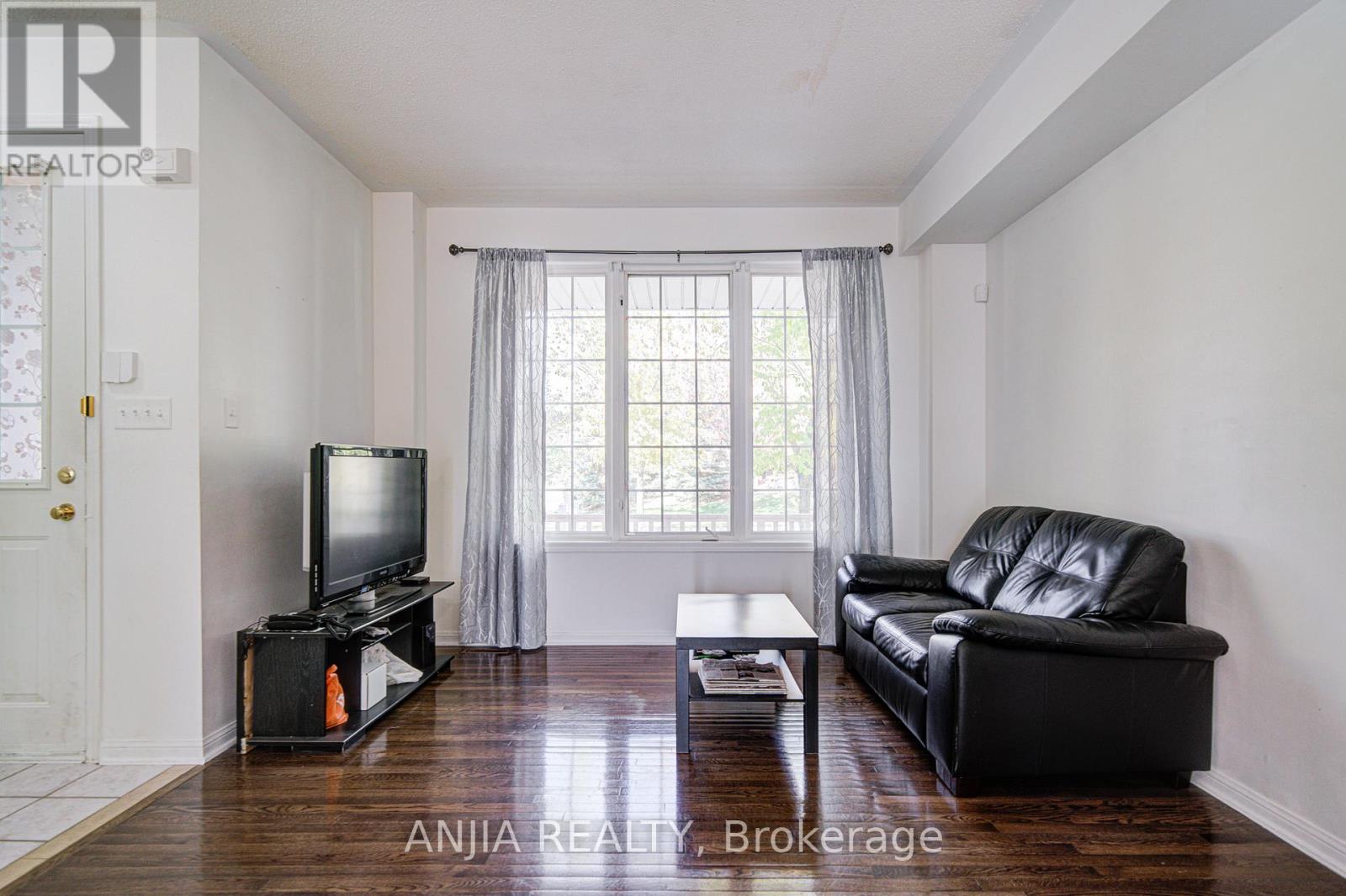 81 White's Hill Avenue, Markham, Ontario  L6B 1C2 - Photo 15 - N12486128