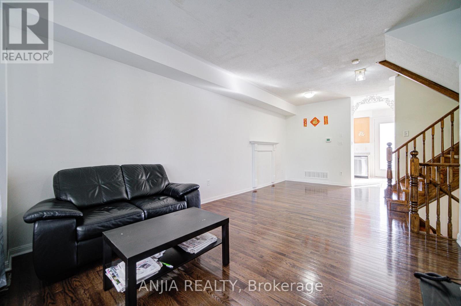 81 White's Hill Avenue, Markham, Ontario  L6B 1C2 - Photo 17 - N12486128