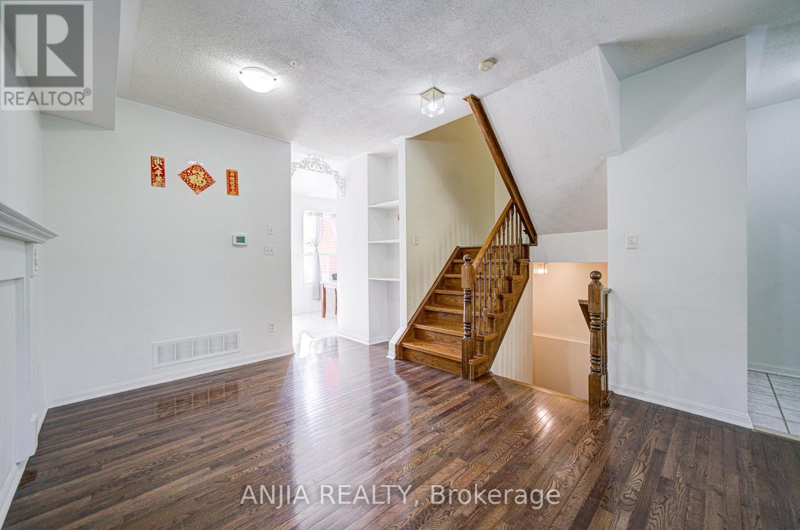 81 White's Hill Avenue, Markham, Ontario  L6B 1C2 - Photo 20 - N12486128