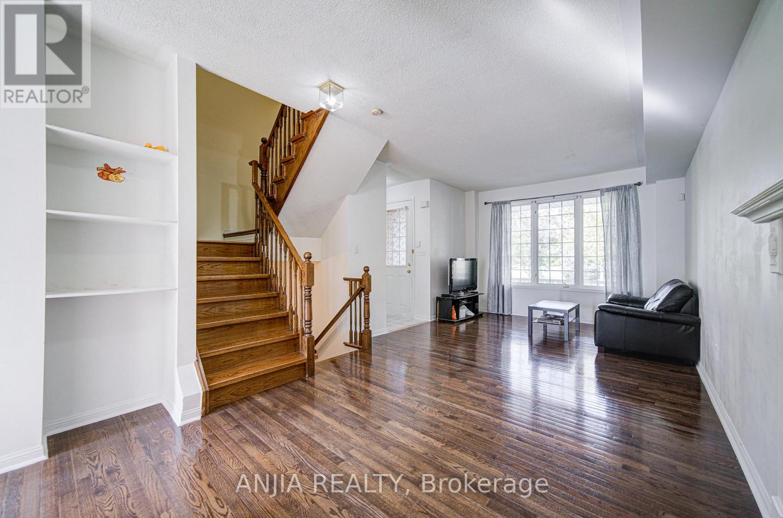 81 White's Hill Avenue, Markham, Ontario  L6B 1C2 - Photo 21 - N12486128