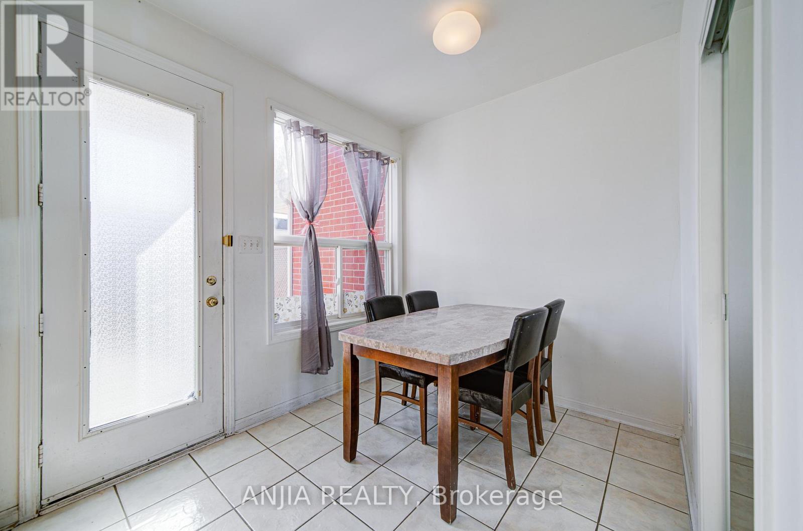 81 White's Hill Avenue, Markham, Ontario  L6B 1C2 - Photo 22 - N12486128