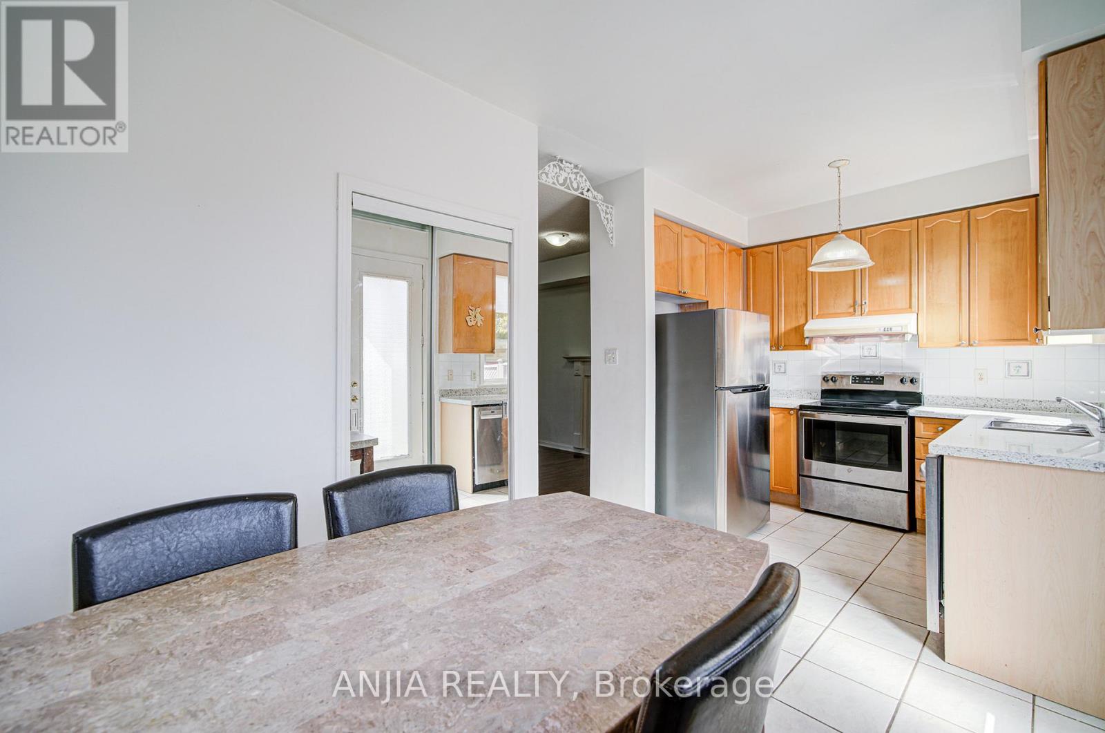 81 White's Hill Avenue, Markham, Ontario  L6B 1C2 - Photo 24 - N12486128