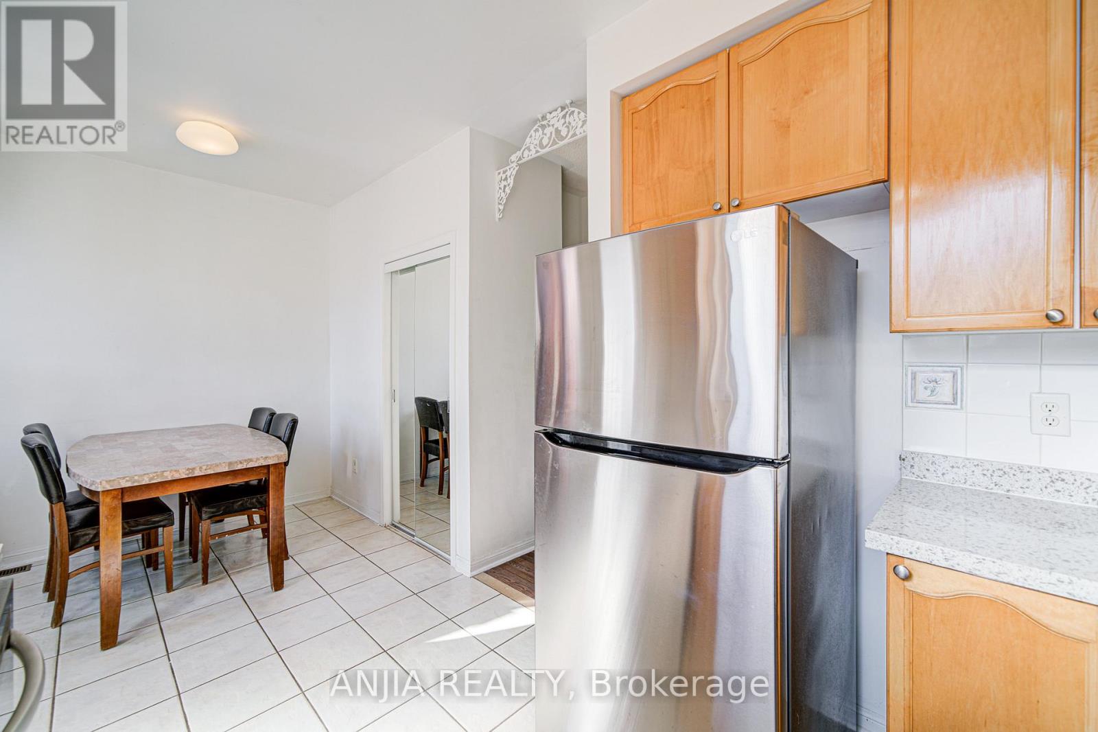 81 White's Hill Avenue, Markham, Ontario  L6B 1C2 - Photo 25 - N12486128