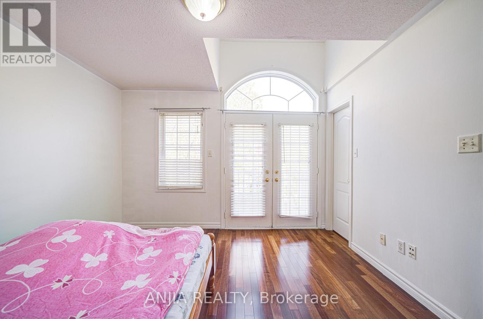 81 White's Hill Avenue, Markham, Ontario  L6B 1C2 - Photo 33 - N12486128