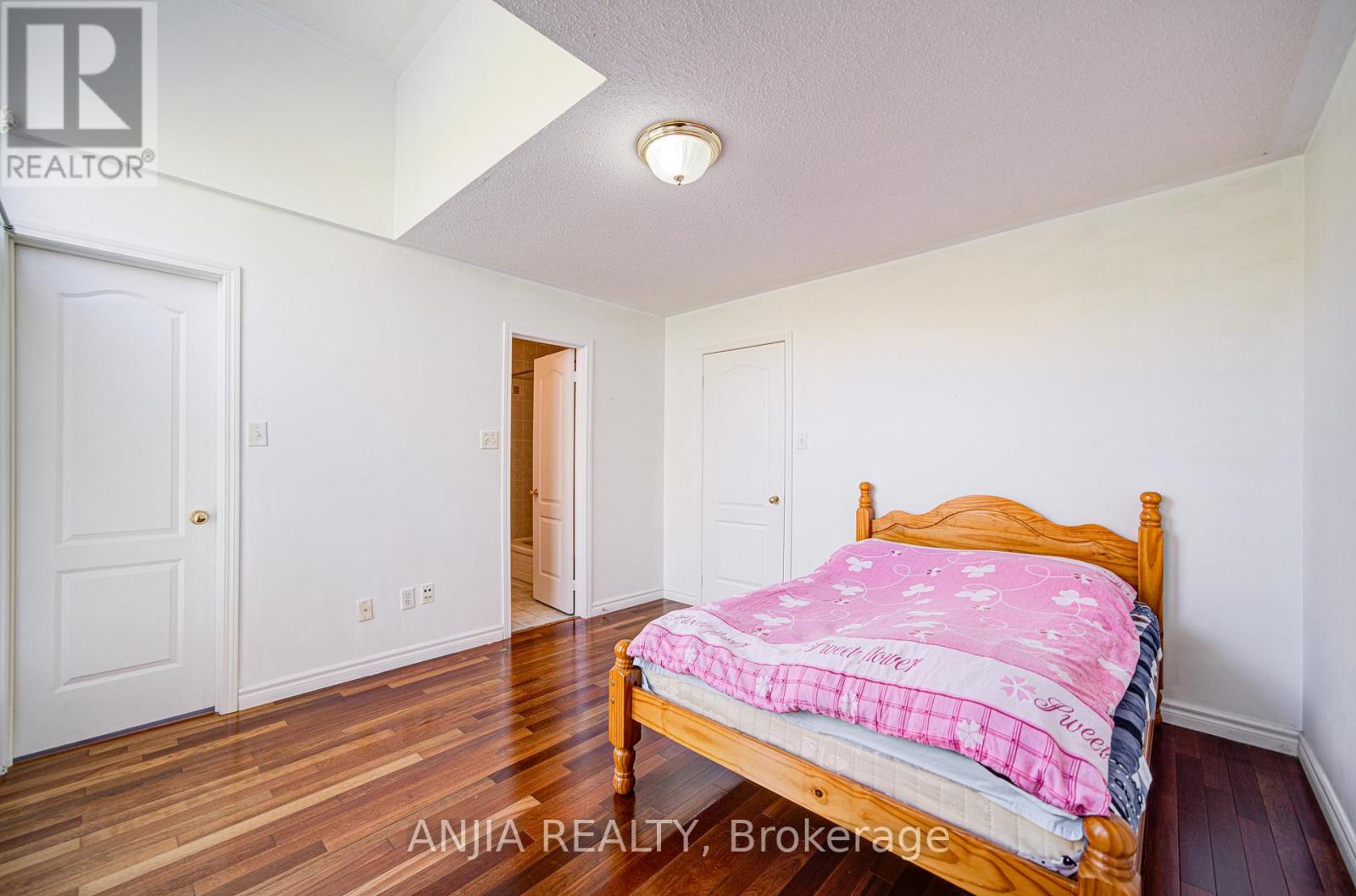 81 White's Hill Avenue, Markham, Ontario  L6B 1C2 - Photo 34 - N12486128