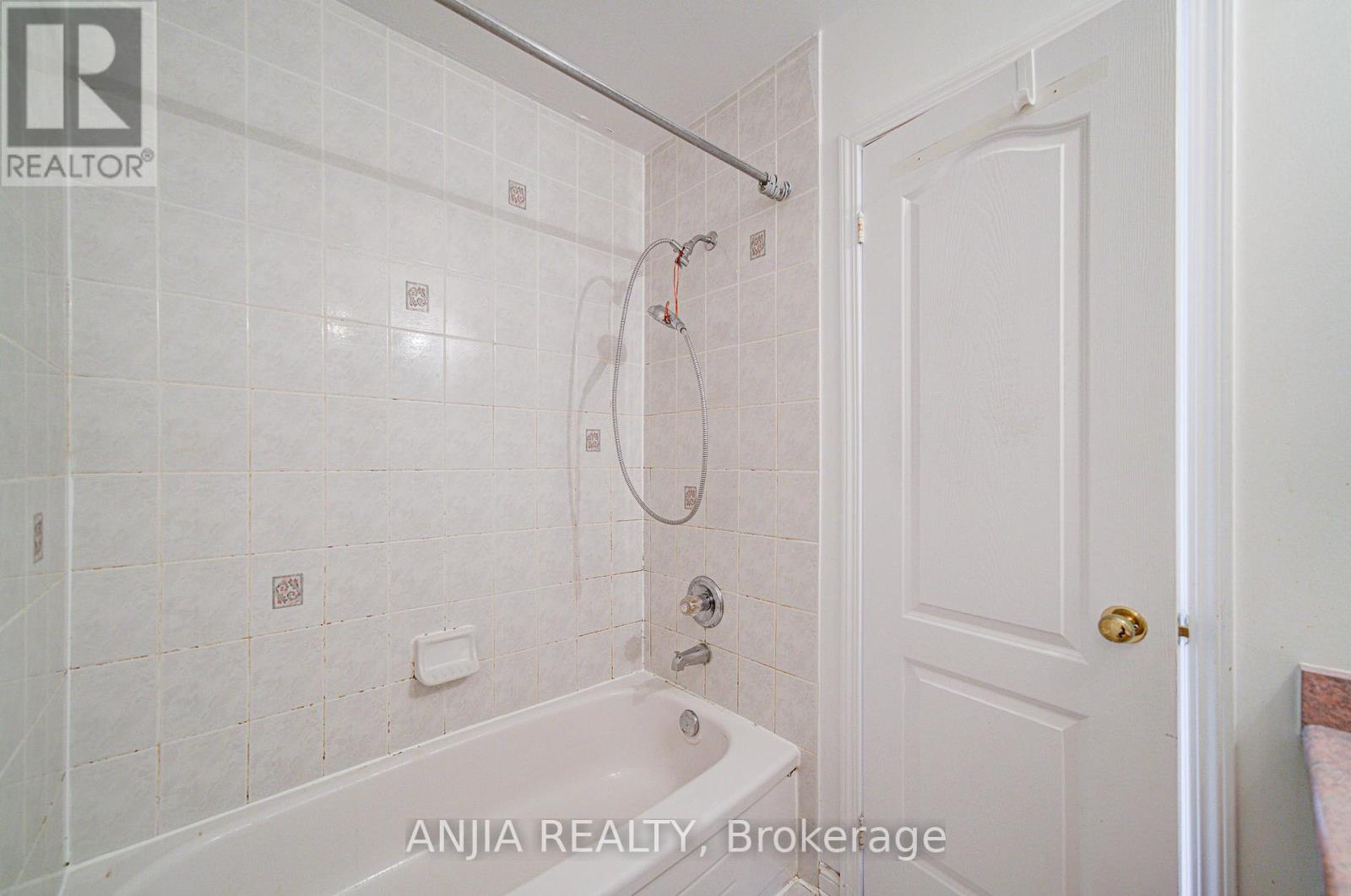 81 White's Hill Avenue, Markham, Ontario  L6B 1C2 - Photo 37 - N12486128