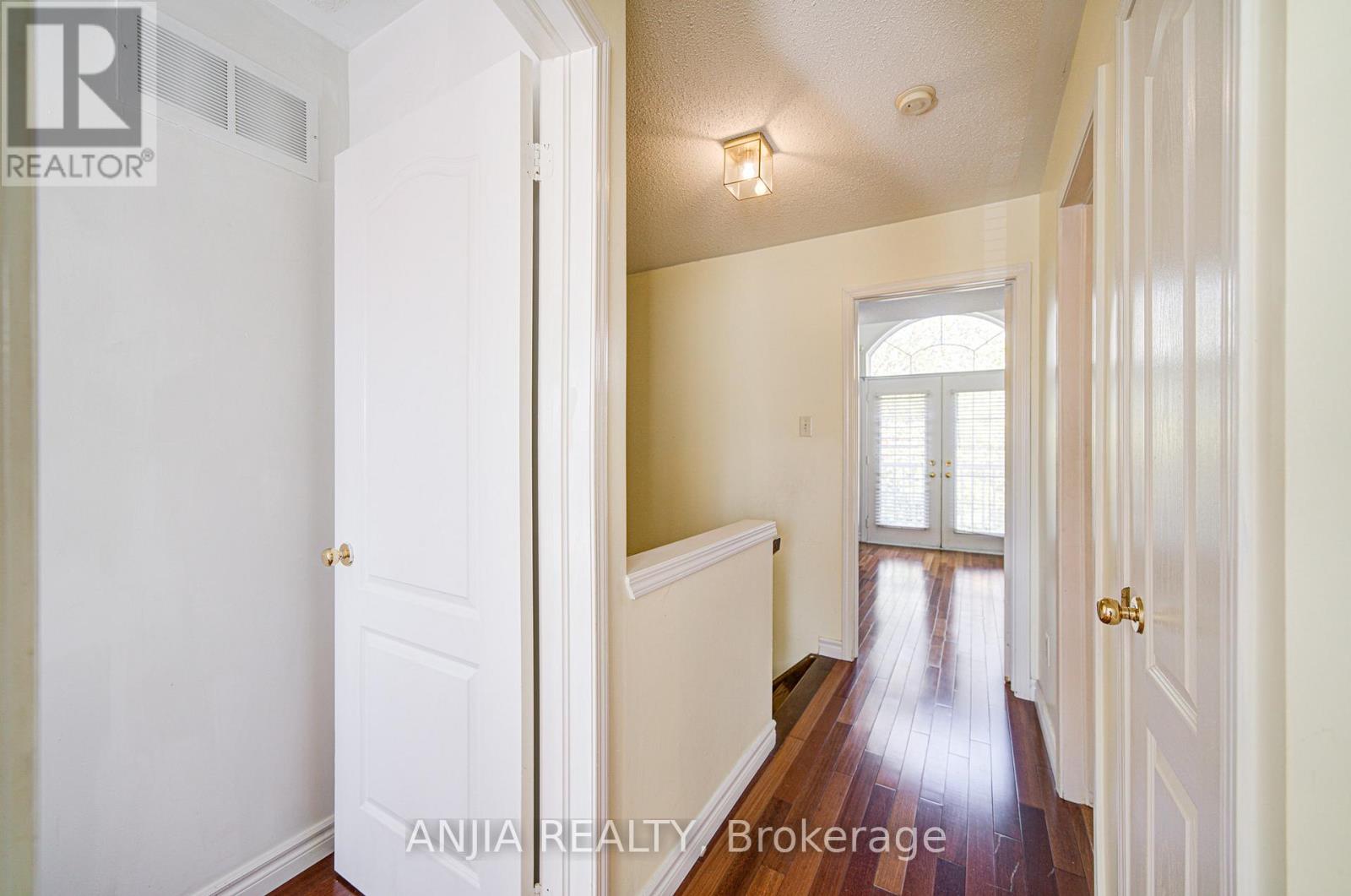 81 White's Hill Avenue, Markham, Ontario  L6B 1C2 - Photo 41 - N12486128