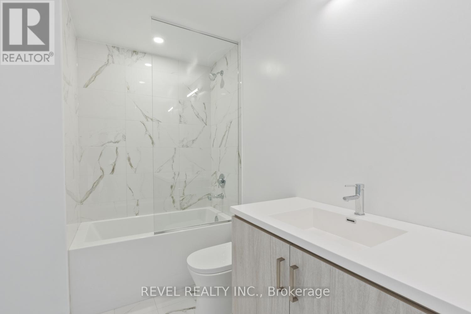 720 - 60 Honeycrisp Crescent, Vaughan, Ontario  L4K 0N5 - Photo 14 - N12486183