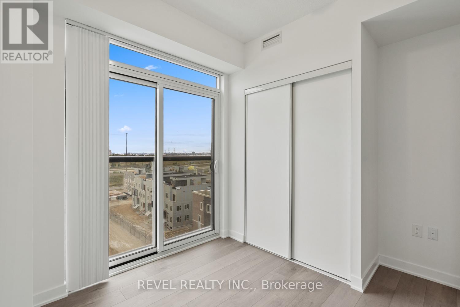 720 - 60 Honeycrisp Crescent, Vaughan, Ontario  L4K 0N5 - Photo 17 - N12486183