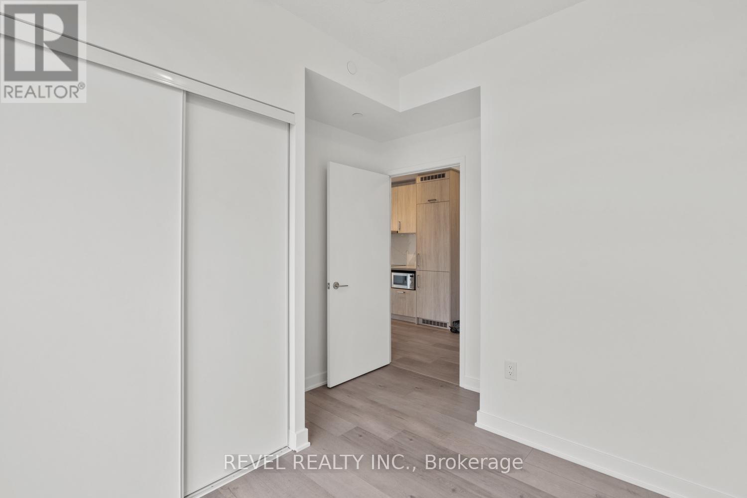 720 - 60 Honeycrisp Crescent, Vaughan, Ontario  L4K 0N5 - Photo 18 - N12486183