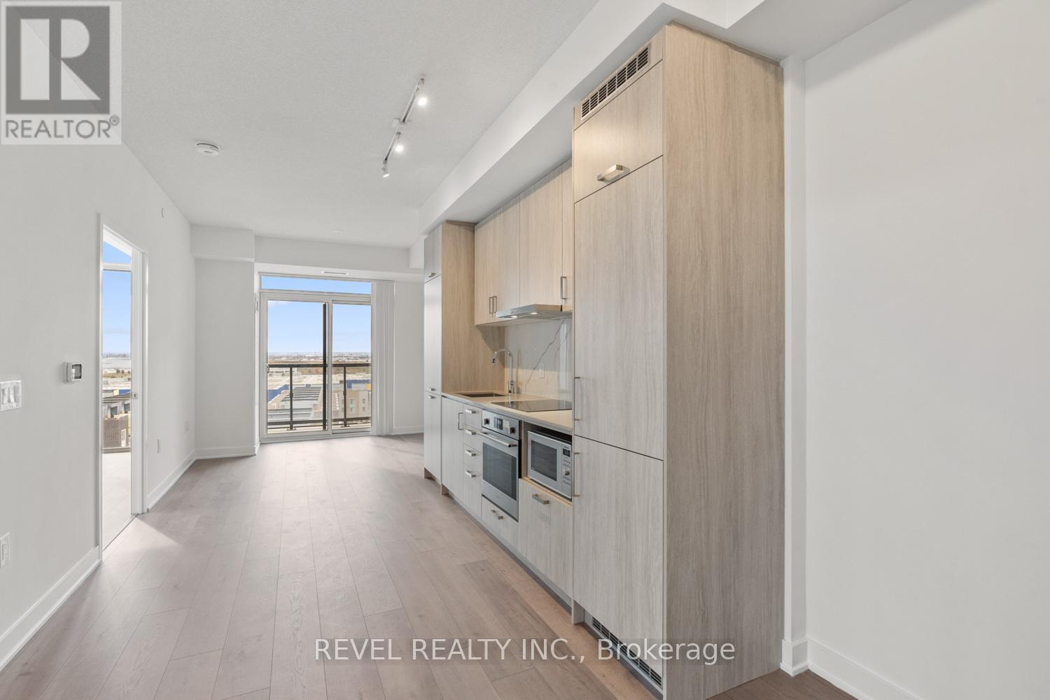 720 - 60 Honeycrisp Crescent, Vaughan, Ontario  L4K 0N5 - Photo 2 - N12486183