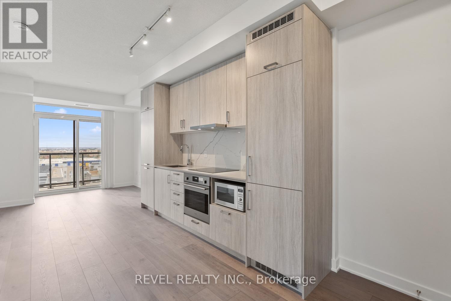 720 - 60 Honeycrisp Crescent, Vaughan, Ontario  L4K 0N5 - Photo 4 - N12486183