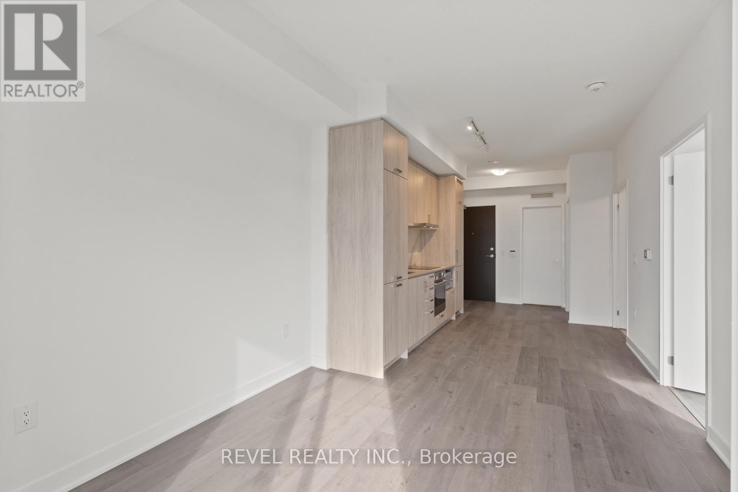 720 - 60 Honeycrisp Crescent, Vaughan, Ontario  L4K 0N5 - Photo 5 - N12486183