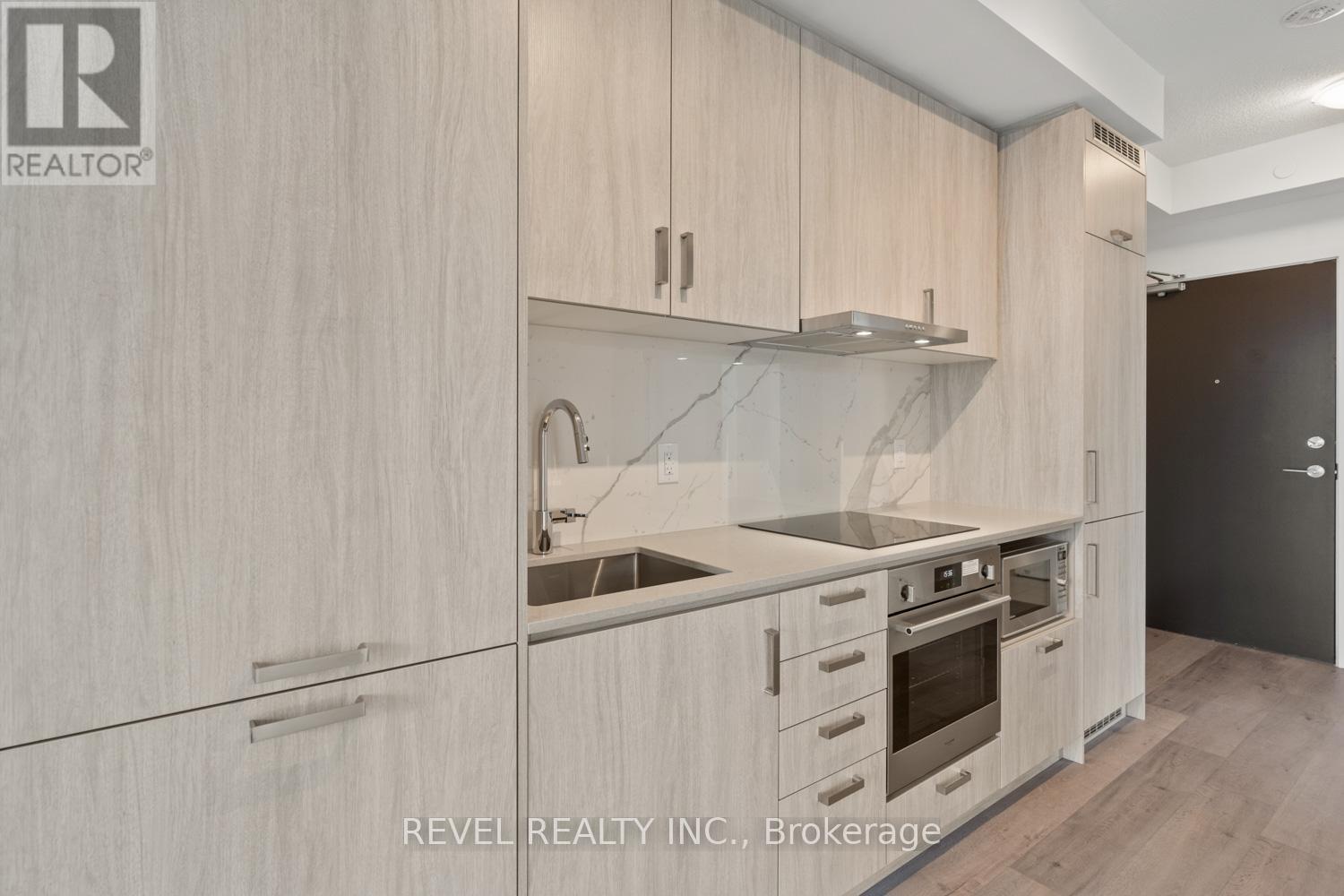 720 - 60 Honeycrisp Crescent, Vaughan, Ontario  L4K 0N5 - Photo 8 - N12486183