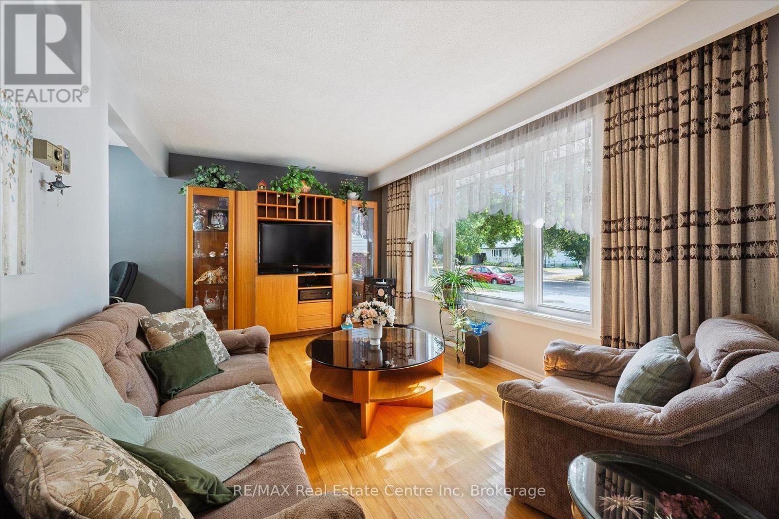 33 Hastings Boulevard, Guelph, Ontario  N1E 4G3 - Photo 4 - X12486218