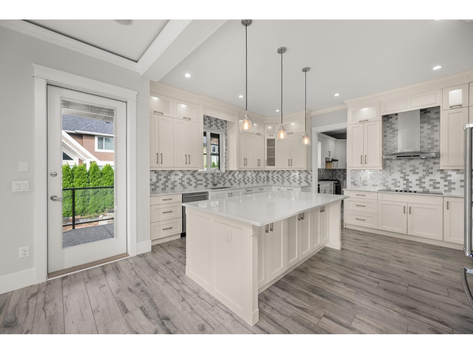 8379 Mctaggart Street, Mission, British Columbia  V2V 0G3 - Photo 11 - R3062572