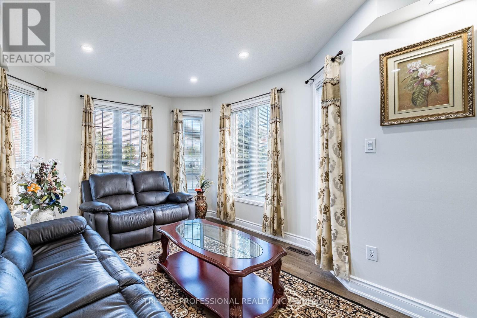 101 Williamson Drive, Brampton, Ontario  L7A 3T8 - Photo 10 - W12486122