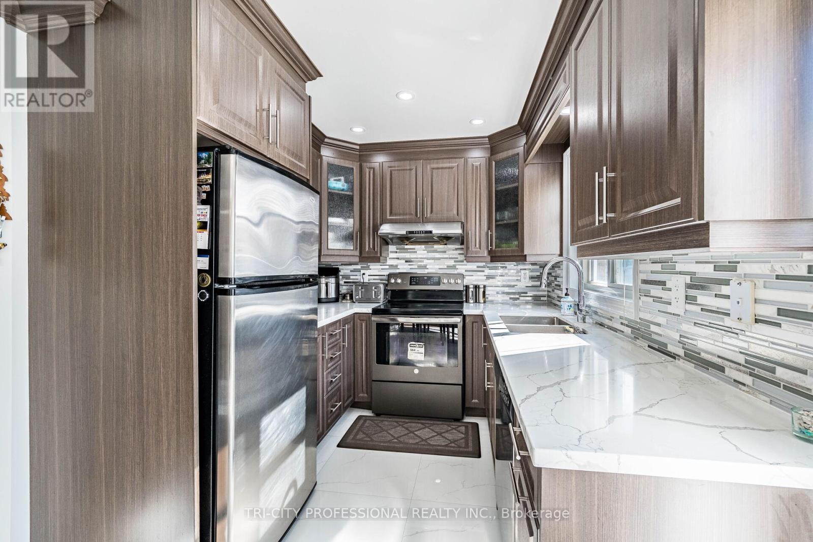 101 Williamson Drive, Brampton, Ontario  L7A 3T8 - Photo 16 - W12486122