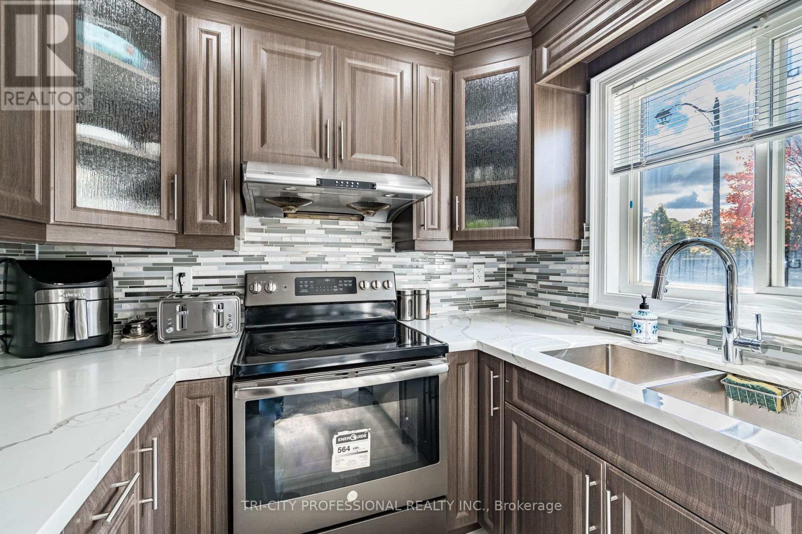 101 Williamson Drive, Brampton, Ontario  L7A 3T8 - Photo 17 - W12486122