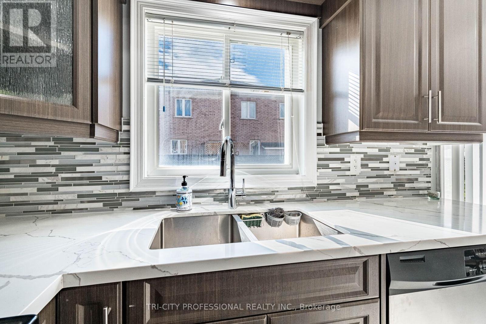 101 Williamson Drive, Brampton, Ontario  L7A 3T8 - Photo 18 - W12486122